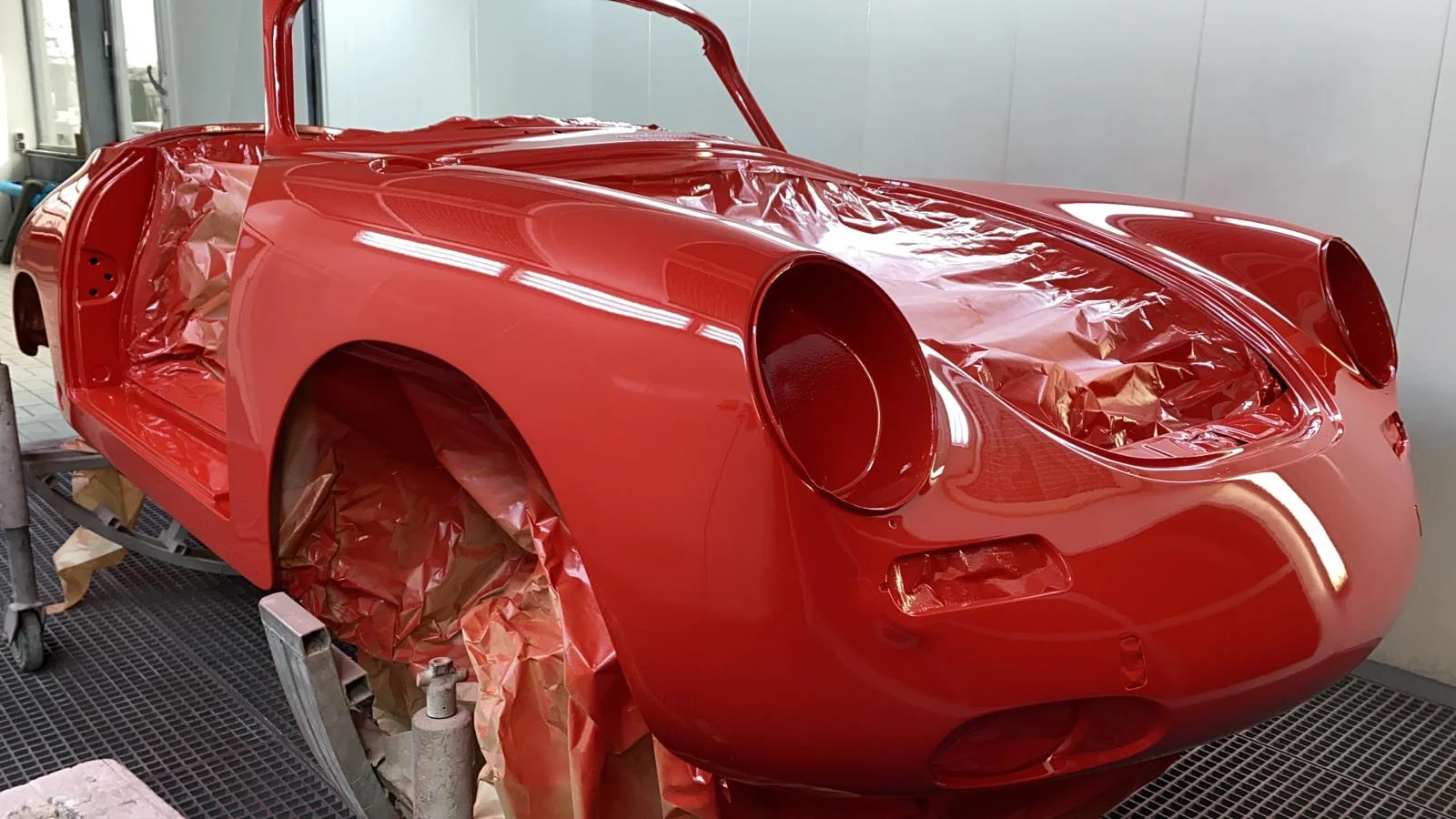 Porsche 356 in Rot, lackiert