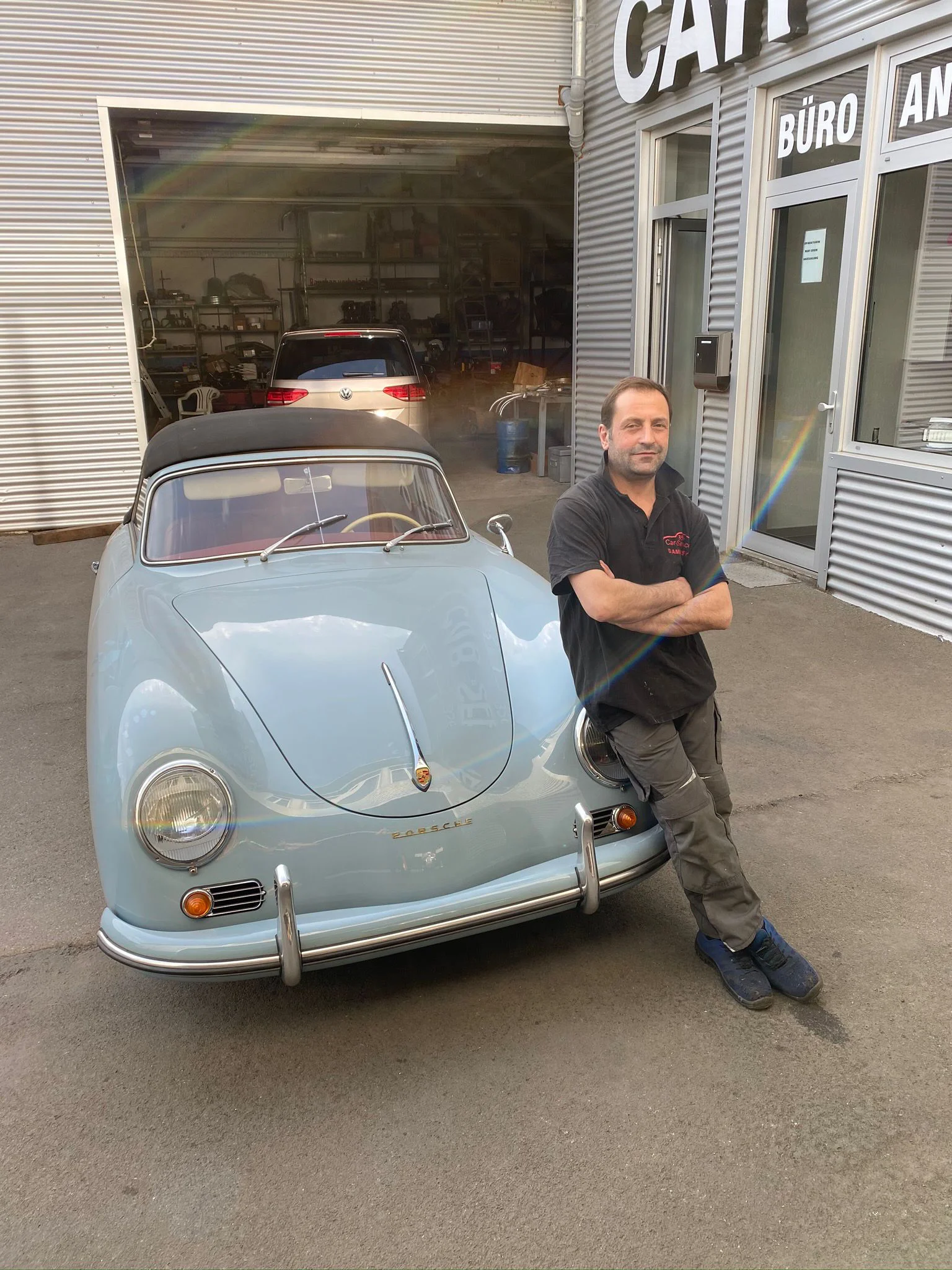 356 Car Service vor der Werkstatt in Bochum