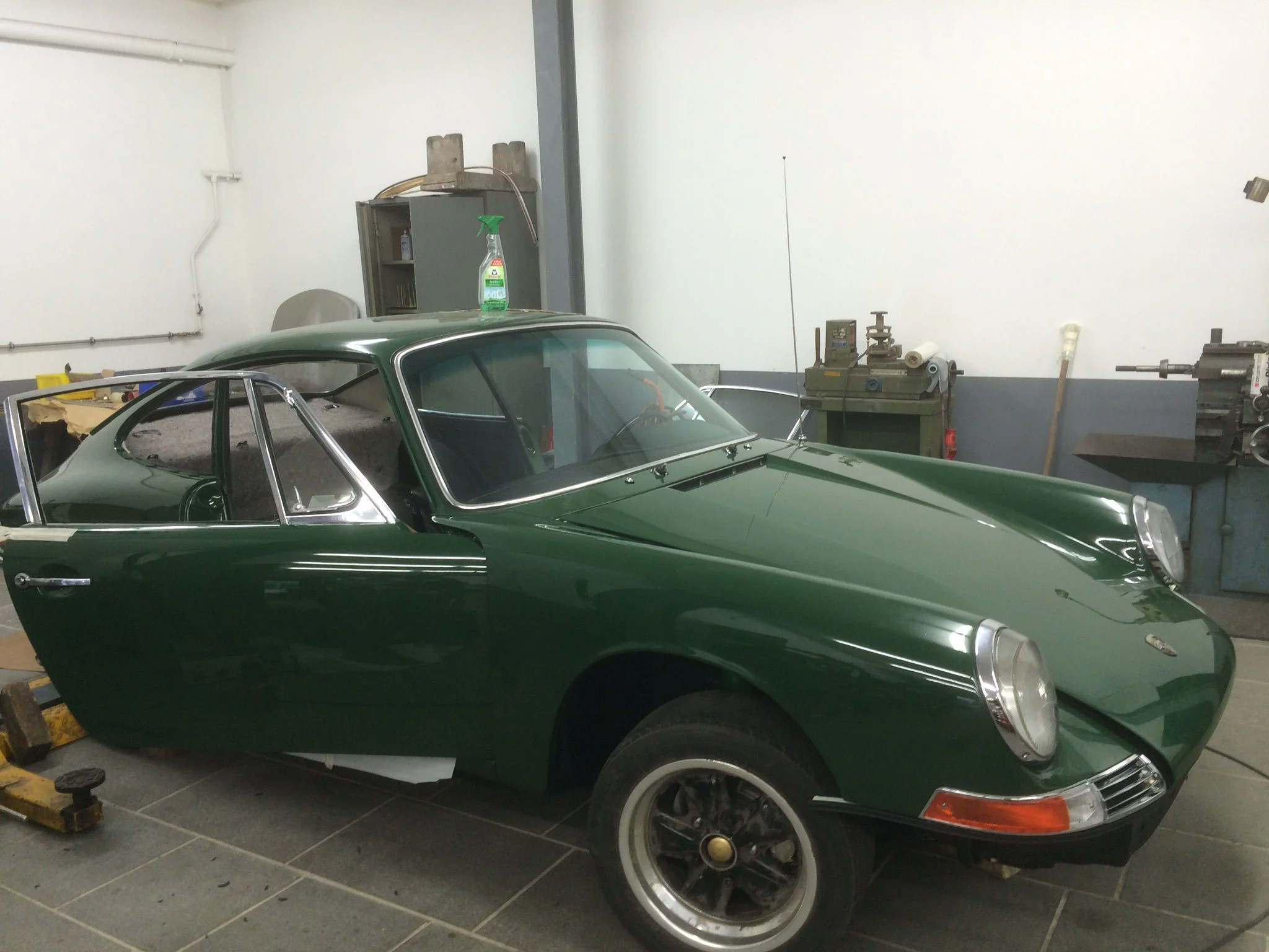 Klassischer Porsche in Grün