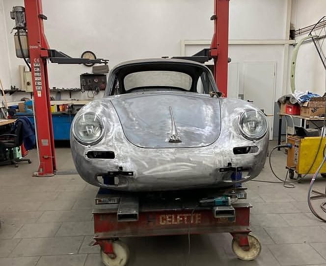Porsche 356 auf dem Richtrahmen